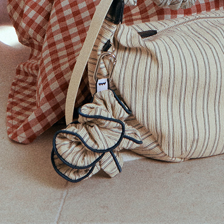 Noi Seersucker Scrunchie (Ivory)
