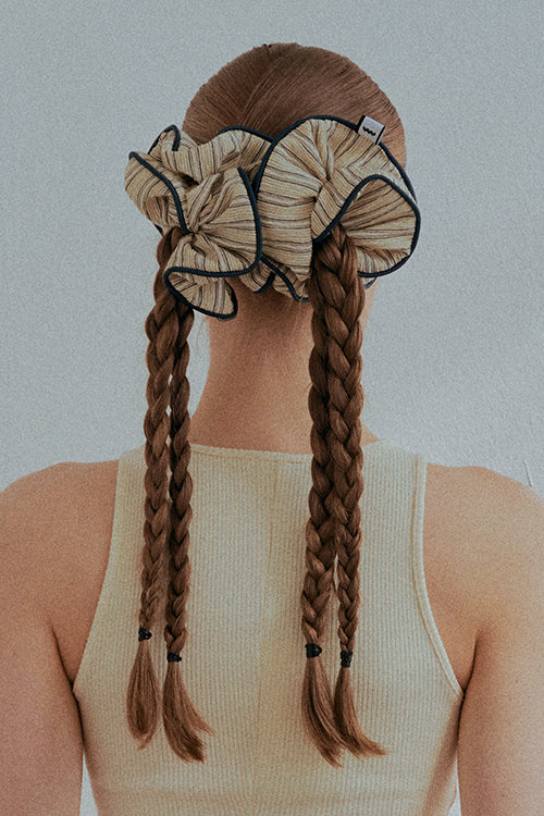 Noi Seersucker Scrunchie (Ivory)