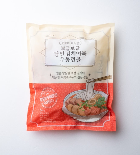 [오늘의 즐거움] 보글보글 김치어묵우동전골 (냉동) 540g, 3개
