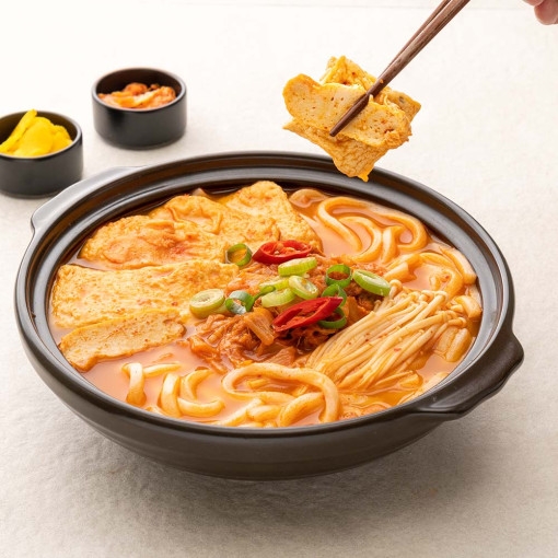 [오늘의 즐거움] 보글보글 김치어묵우동전골 (냉동) 540g, 3개