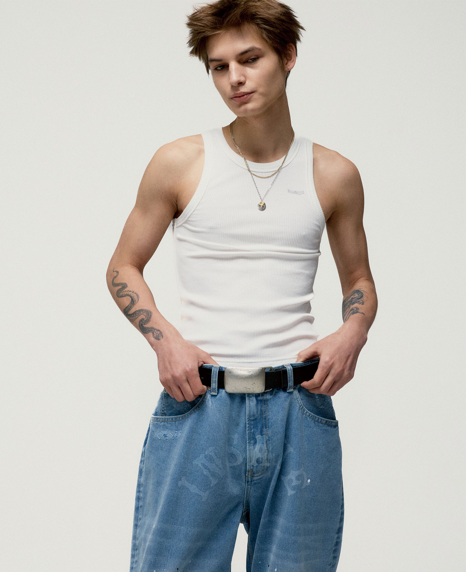 INSANE WOMEN'S GRAPHIC SLEEVELESS_OFF WHITE