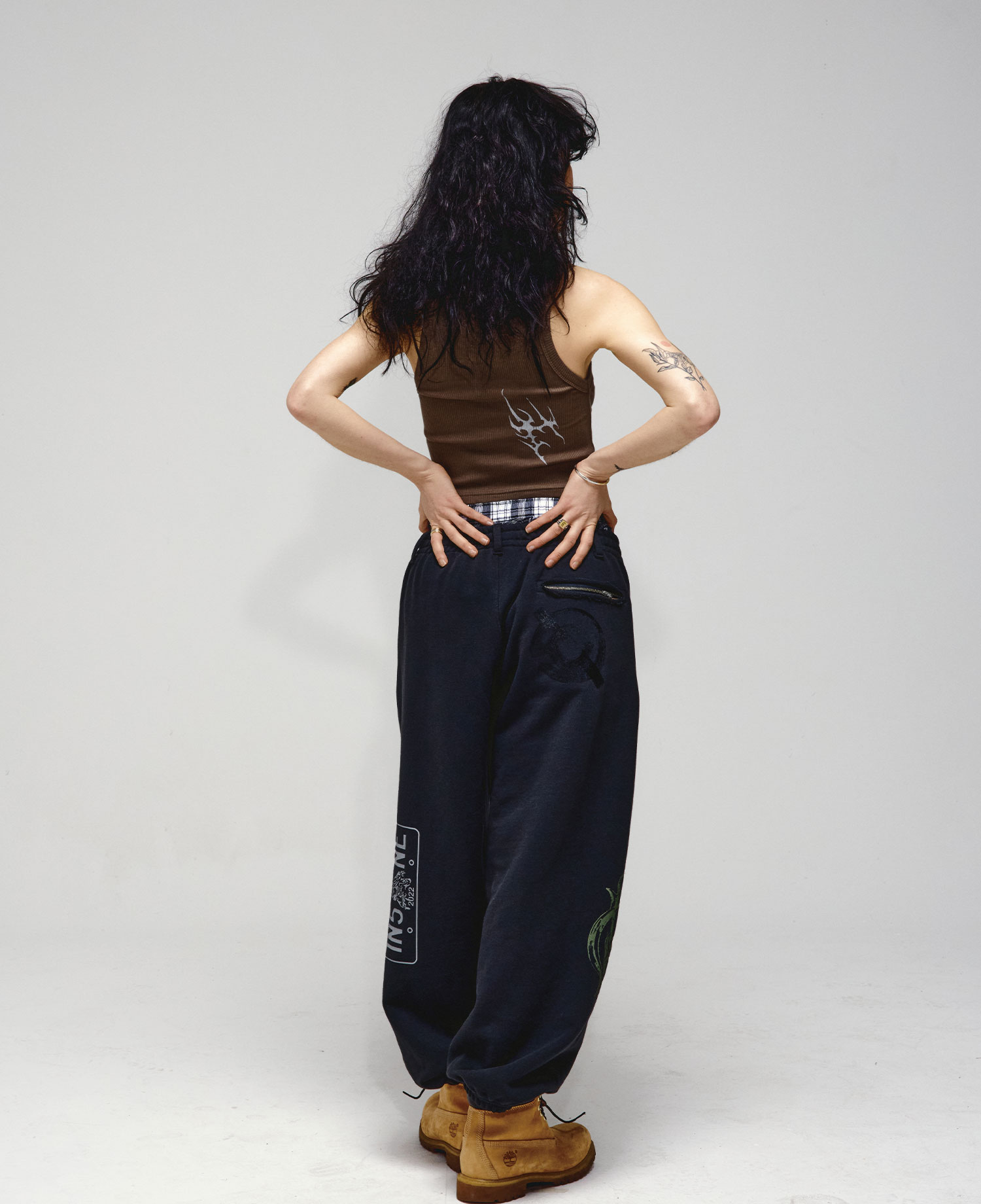 INSANE WOMEN'S GRAPHIC CROP SLEEVELESS_BROWN