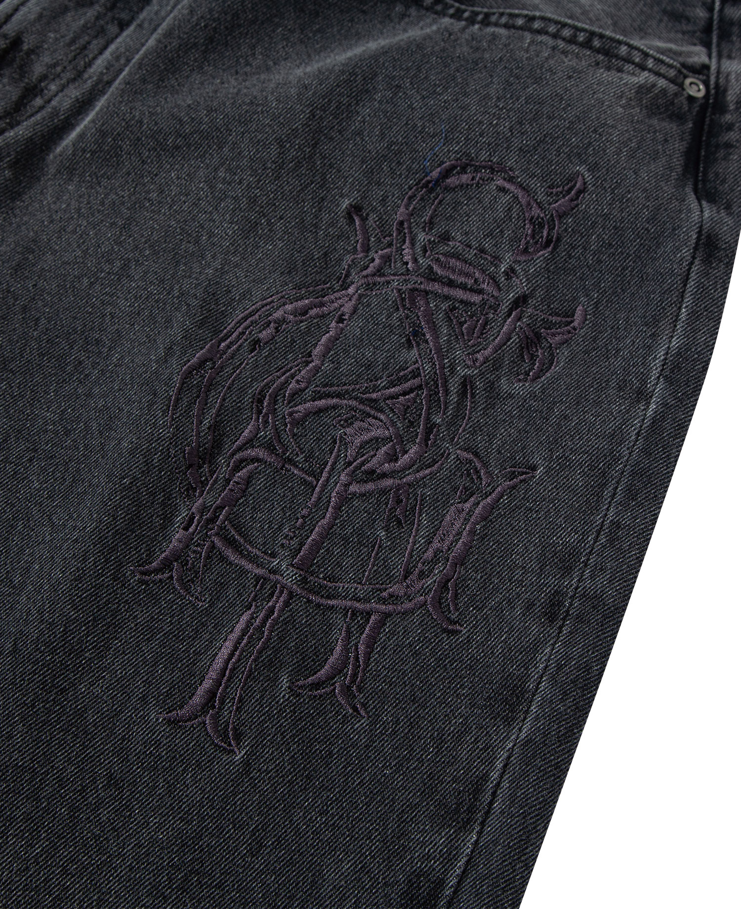 INSANE GRAPHIC EMBROIDERED JEANS_BLACK