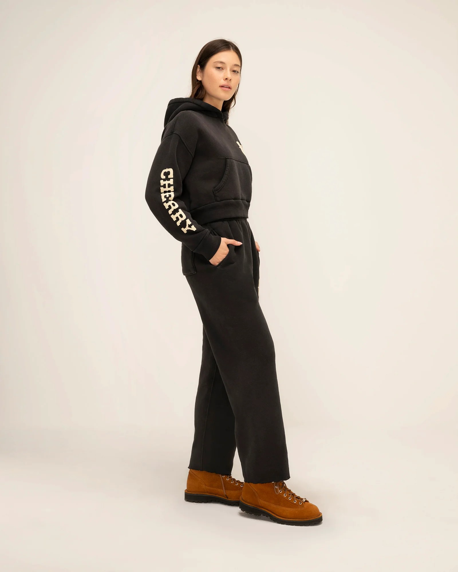 [CHERRY LA] WOMEN'S CROPPED HOODIE_VINTAGE BLACK