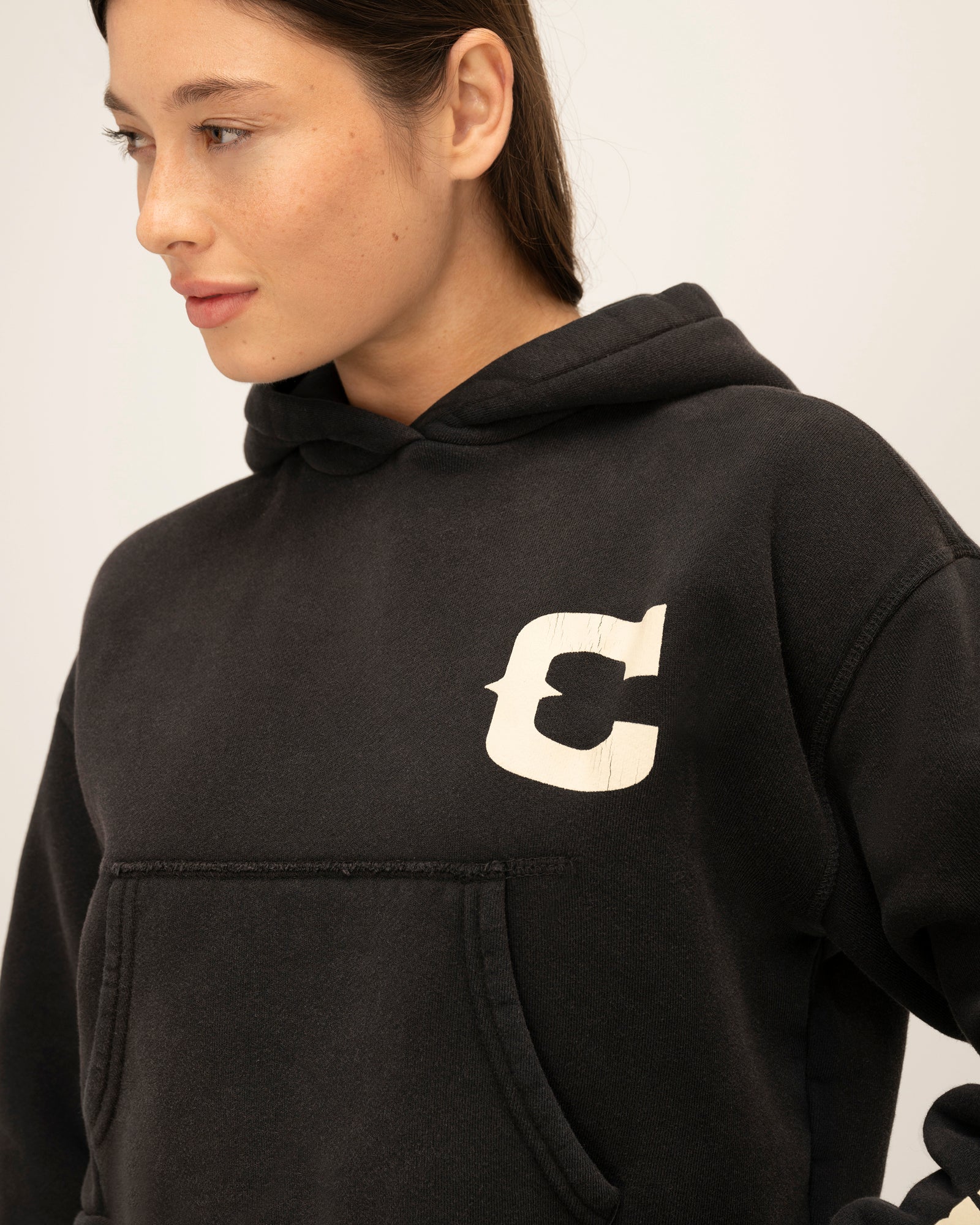 [CHERRY LA] WOMEN'S CROPPED HOODIE_VINTAGE BLACK