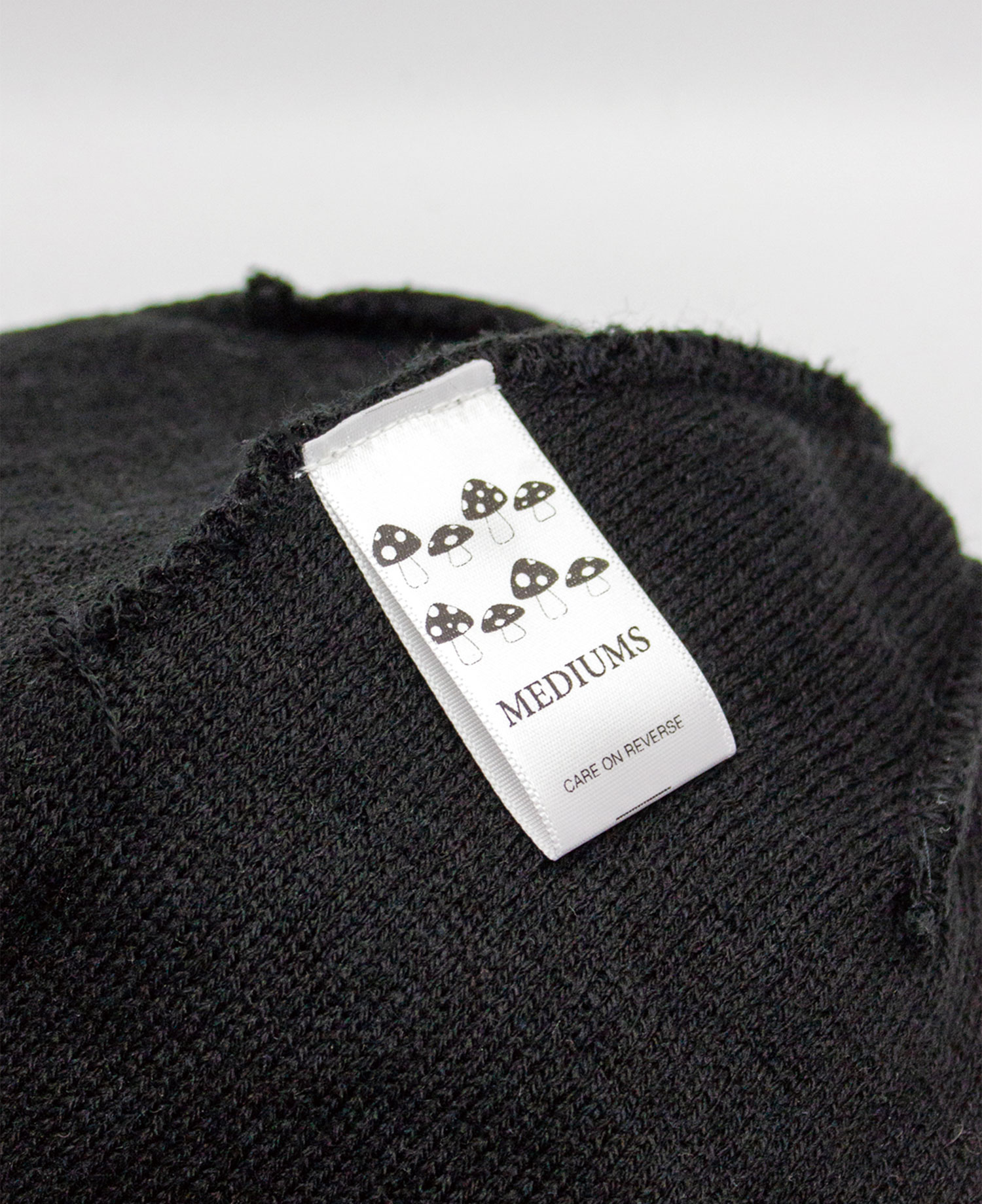 [MEDIUMS] LINE MUSHROOM BEANIE