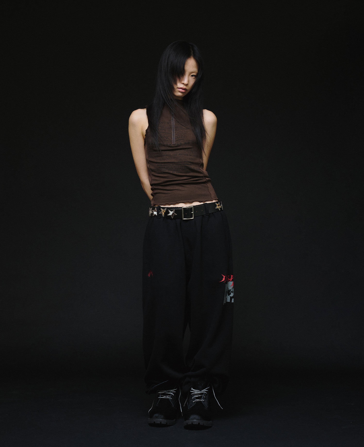 INSANE WOMEN HALF ZIP-UP SLEEVELESS_BROWN