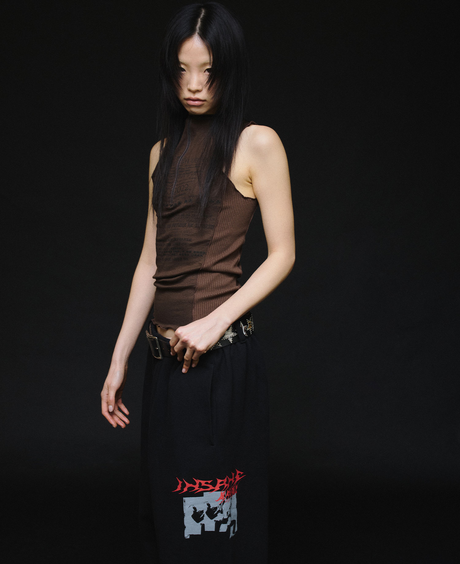 INSANE WOMEN HALF ZIP-UP SLEEVELESS_BROWN