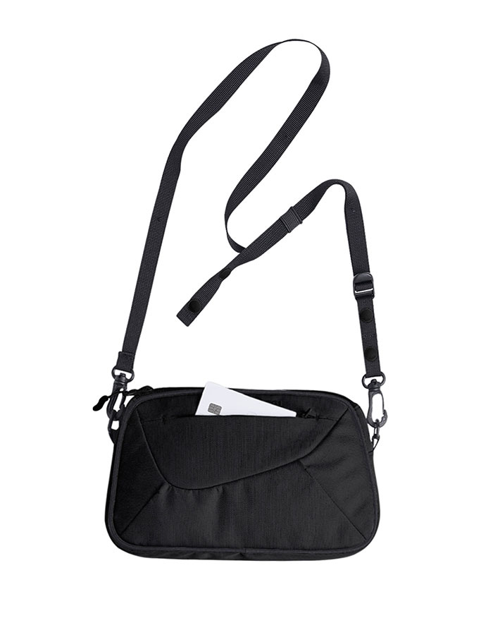 오호스 Trapezoid Nylon Hobo Bag / Black