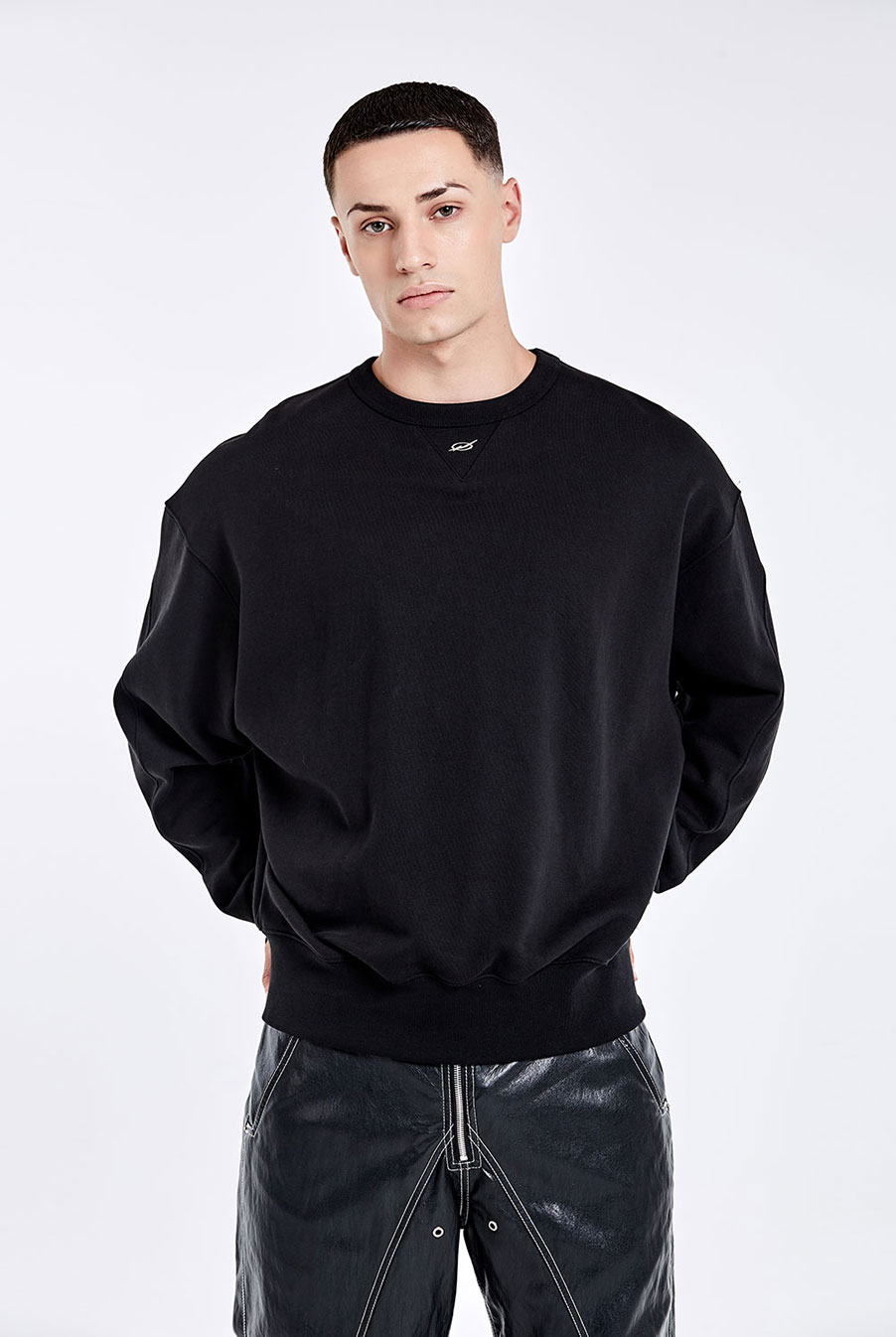 METAL LOGO SWEATSHIRT - BLACK