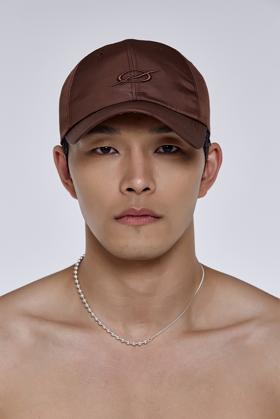 SHINY LOGO EMBROIDERY CAP - BROWN