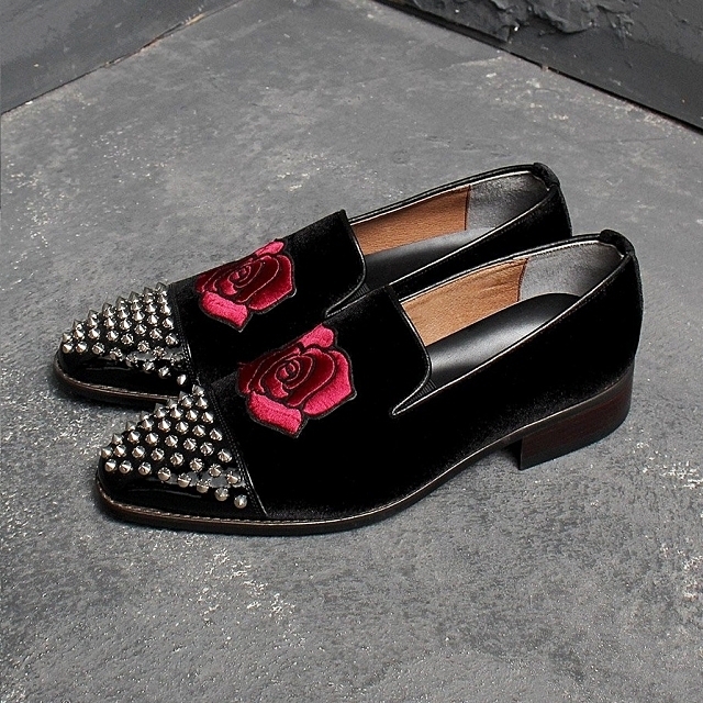 For men, N933 black high-end velvet and cowhide enamel black combination, rose embroidery, white stud straight toe, handmade loafers