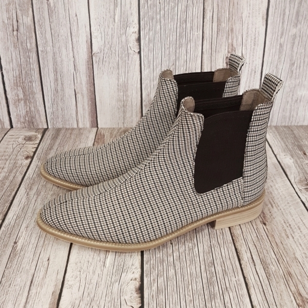 For men, N6305 light beige check pattern fabric, no zipper(option), intermediate incision backstich line, handmade ankle chelsea boots