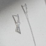 N.half Symbol & Chain Earrings