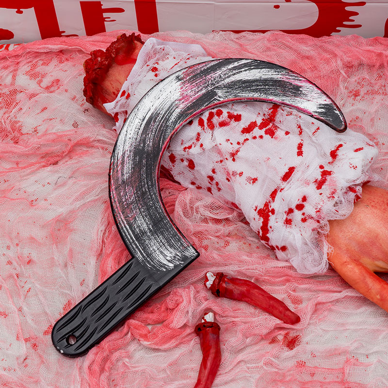 피 묻은 낫 / 11582