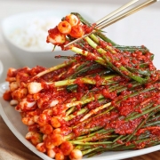 알싸하고 칼칼한 햇 쪽파 파김치
