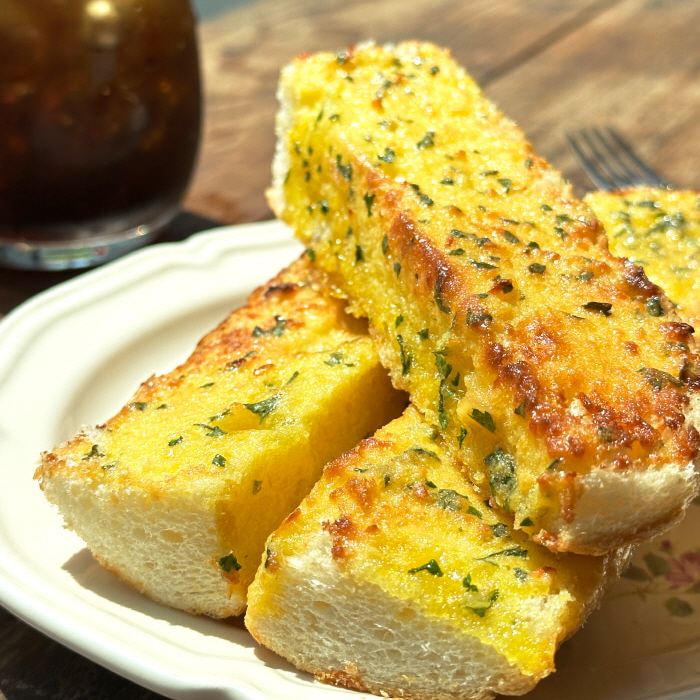 [10%할인][고메공방] 촉촉하고 바삭한 마늘바게트 (240G)