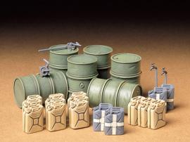 [35186] 1/35 German Fuel Drum Set