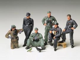 [35201] 1/35 German Tank Crew at Rest Figure Set