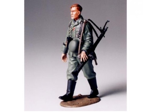 [36307] 1/16 WWII Wehrmacht Infantryman (on Maneuver)