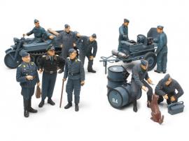 [89768] 1/48 German Aircraft Power Supply Unit W/Luftwaffe Crew Set