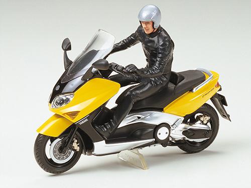 [24256] 1/24 Yamaha TMax w/Rider Figure