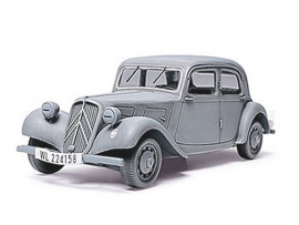 [32517] 1/48 Citroen 11CV Staff Car