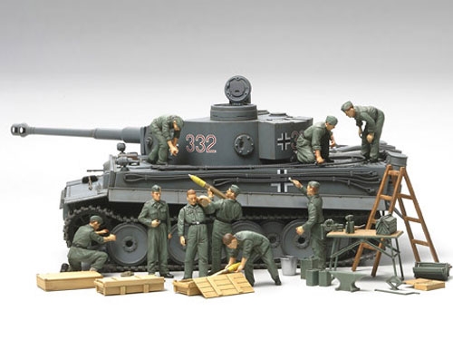 [32547] 1/48 WWII German Soldiers Field Maintenance Set