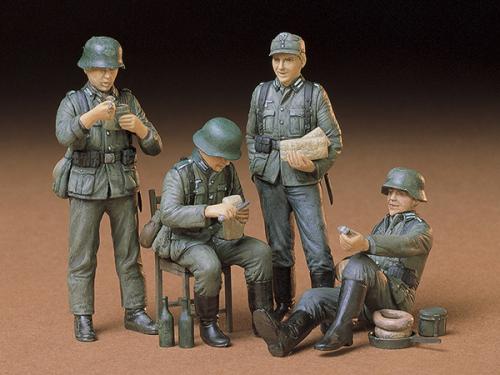 [35129] 1/35 German Soldiers at Rest