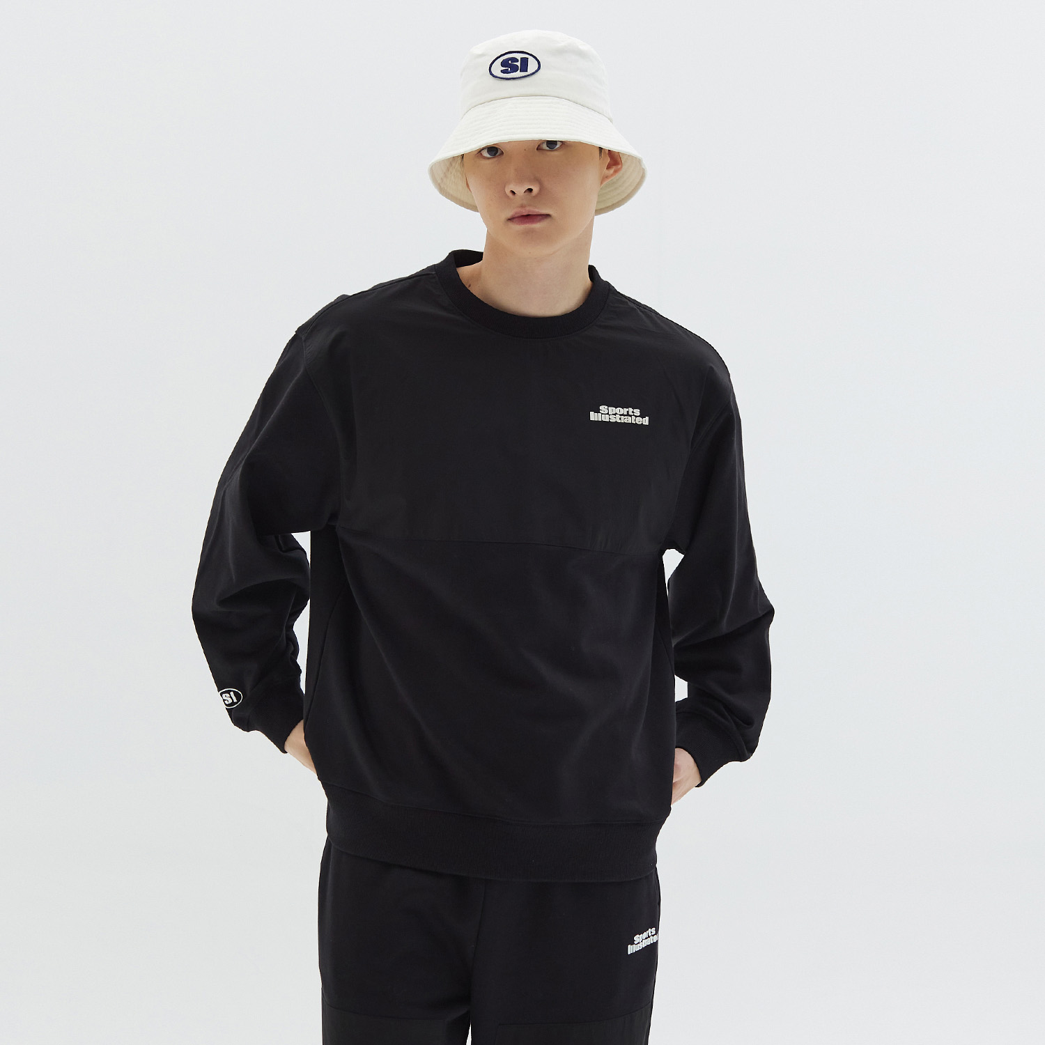 스포츠일러스트레이티드 우븐 배색 스웨트셔츠 (블랙)