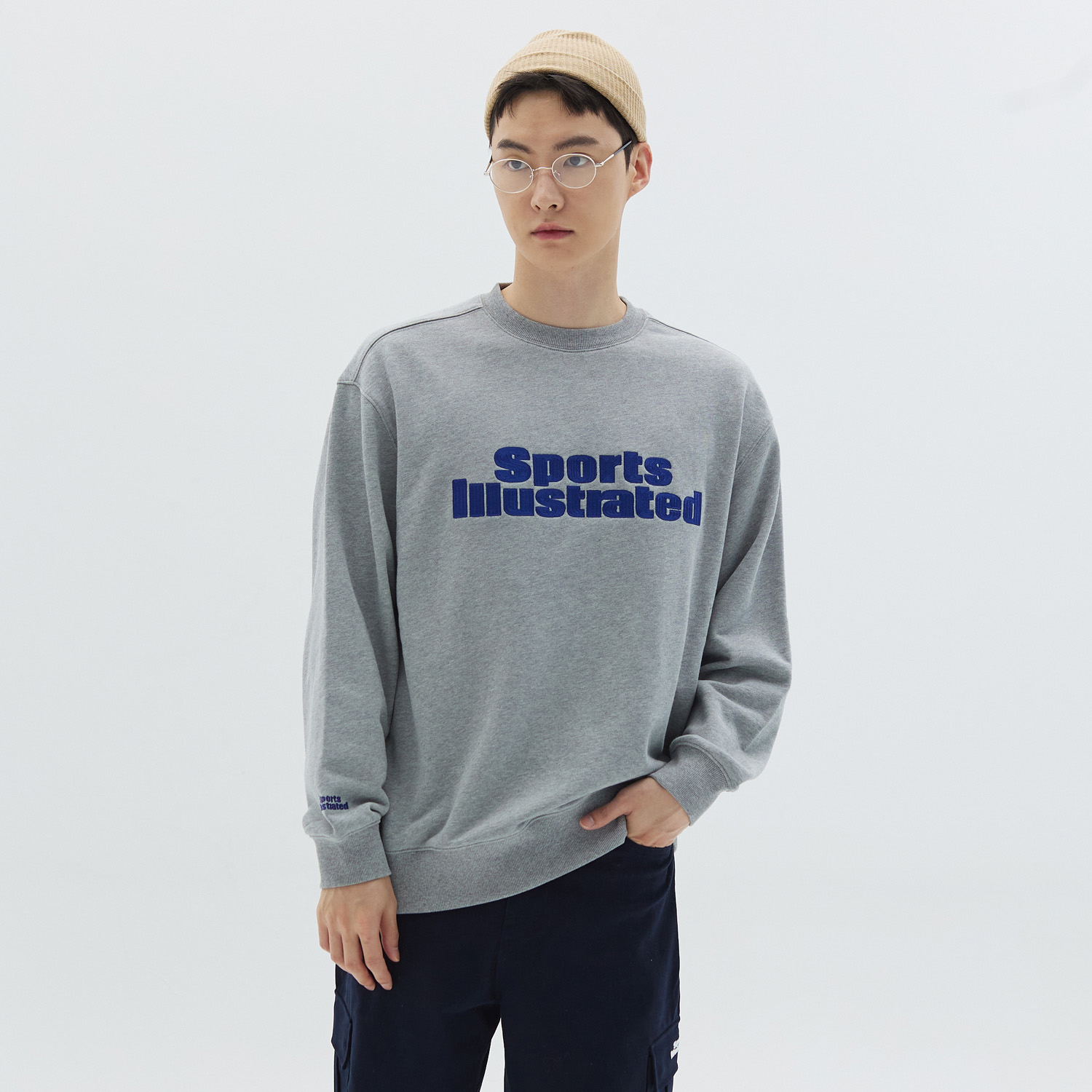스포츠일러스트레이티드 스택로고 스웨트셔츠 (멜란지그레이)