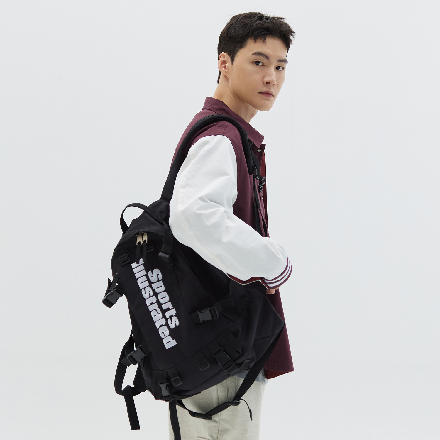 스포츠일러스트레이티드 에센셜 빅로고 백팩 (27L) (블랙)