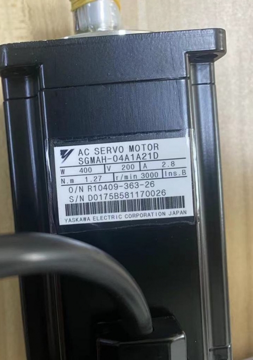 YASKAWA SGMAH- 04A1A21D