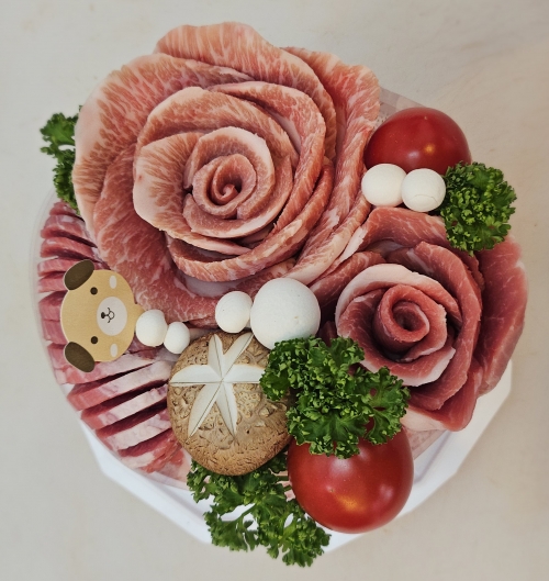 [한돈케이크] 황가네푸줏간 프리미엄 한돈 플라워케이크 1.5kg (삼겹살-300g / 목살-500g / 항정살-300g / 가브리살-400g)