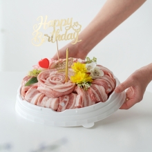 [한돈케이크] 착한고기마을 나비품은 무항생제 한돈 꽃케이크 3호 2.3kg (오겹살-1000g / 목살-1000g / 가브리살-150g / 항정살-150g)
