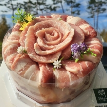 [한돈케이크] 육육축산 두근두근 한돈케이크 1호 1kg (삼겹살-500g / 목살-400g / 항정살-100g)