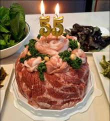 [한돈케이크] 우리참한우 한돈꽃케이크 1.2kg (삼겹살-300g / 목살-600g / 등심덧살-300g)