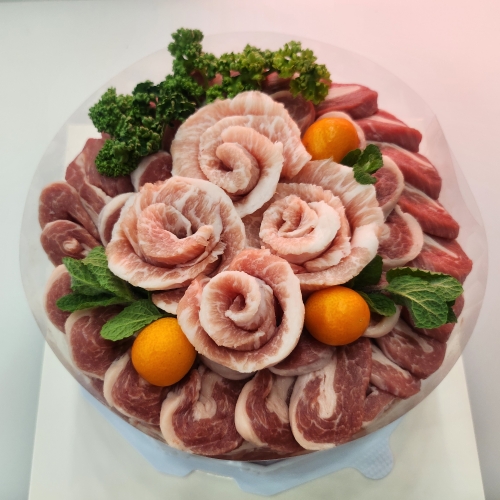 [한돈케이크] 형제정육 로즈케이크 1호 2kg (삼겹살-950g / 목살-550g / 항정살-200g / 가브리살-300g)