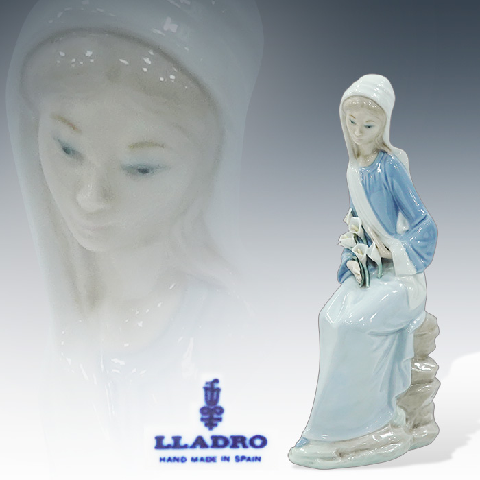 스페인 야드로 피겨린-Girl with Lilies Sitting #4972