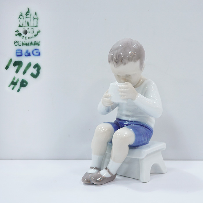 덴마크산 빙앤그뢴달 우유마시는 소년 피겨린 #1713